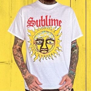Retro white Sublime band t shirt
Mens L nice condition
Measures 22x29